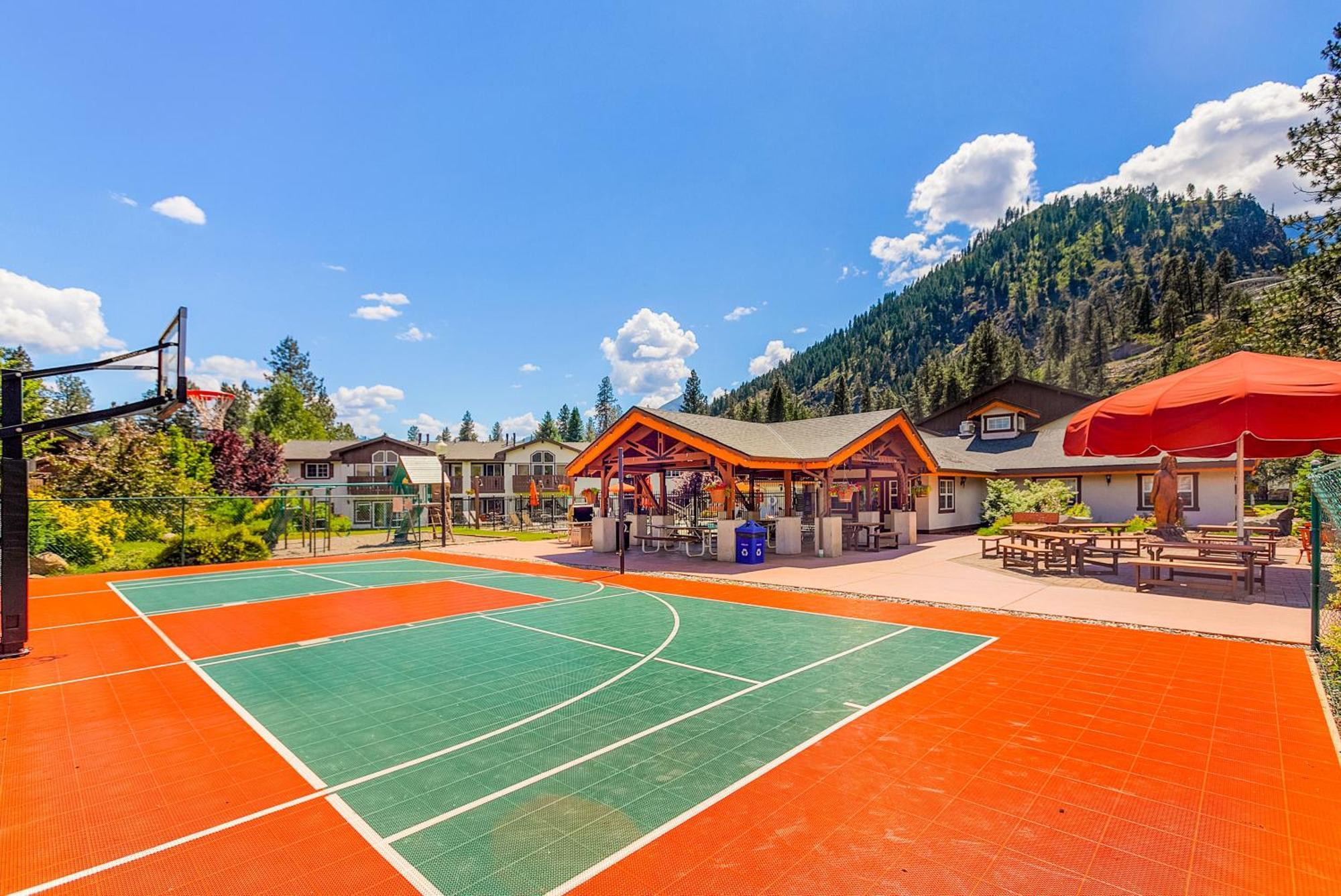 Adventurer'S Escape At Icicle Village With Pool And Hot Tub Лівенворт Екстер'єр фото