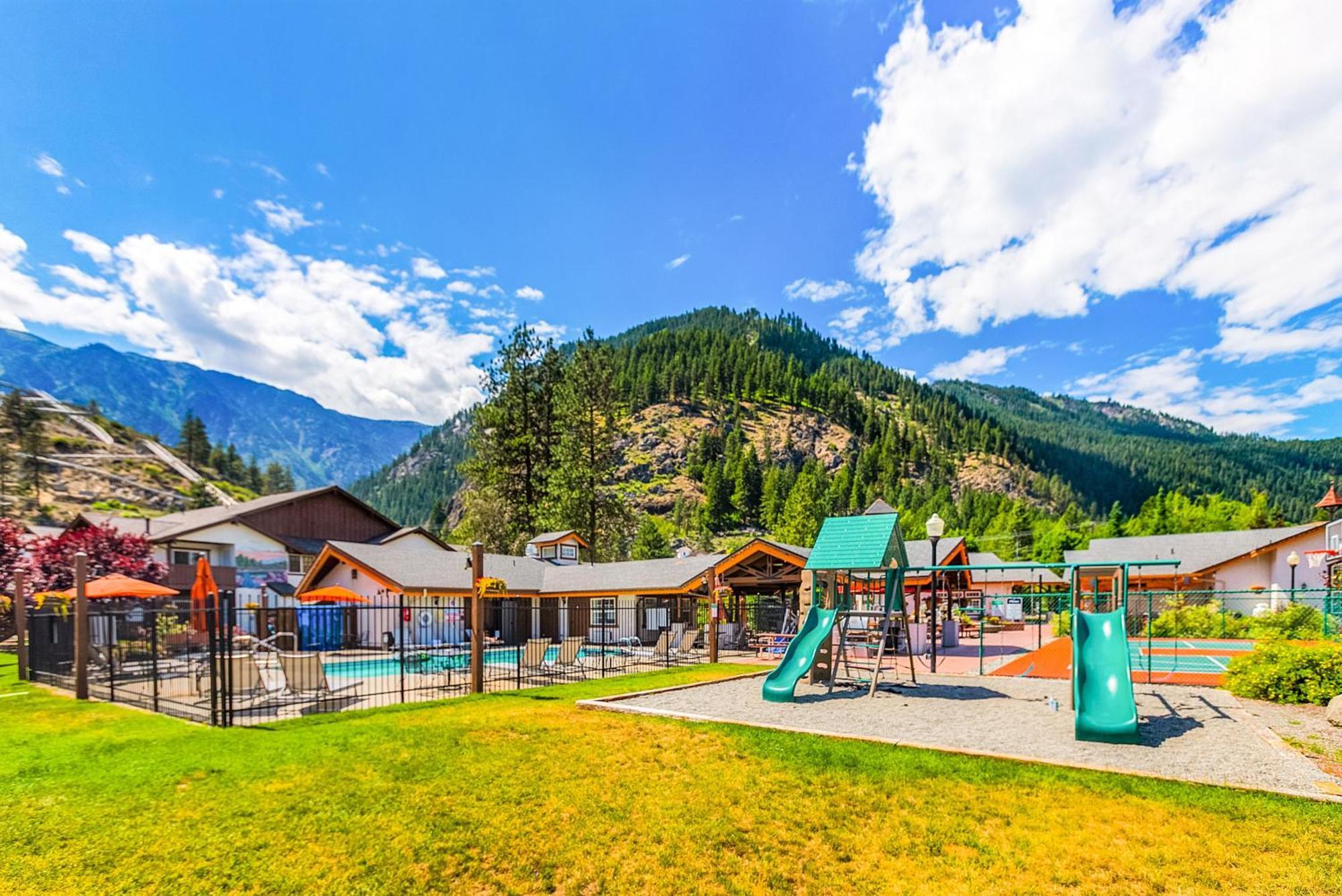 Adventurer'S Escape At Icicle Village With Pool And Hot Tub Лівенворт Екстер'єр фото